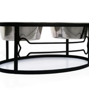 A table with two bowls on top of it.