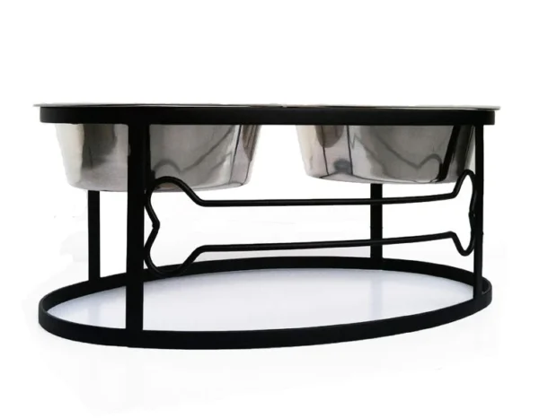 A table with two bowls on top of it.